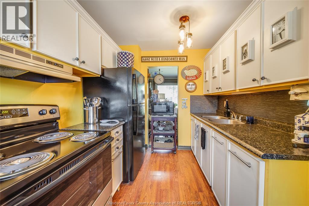 5492 Lassaline Ave #4 Property Photo 3