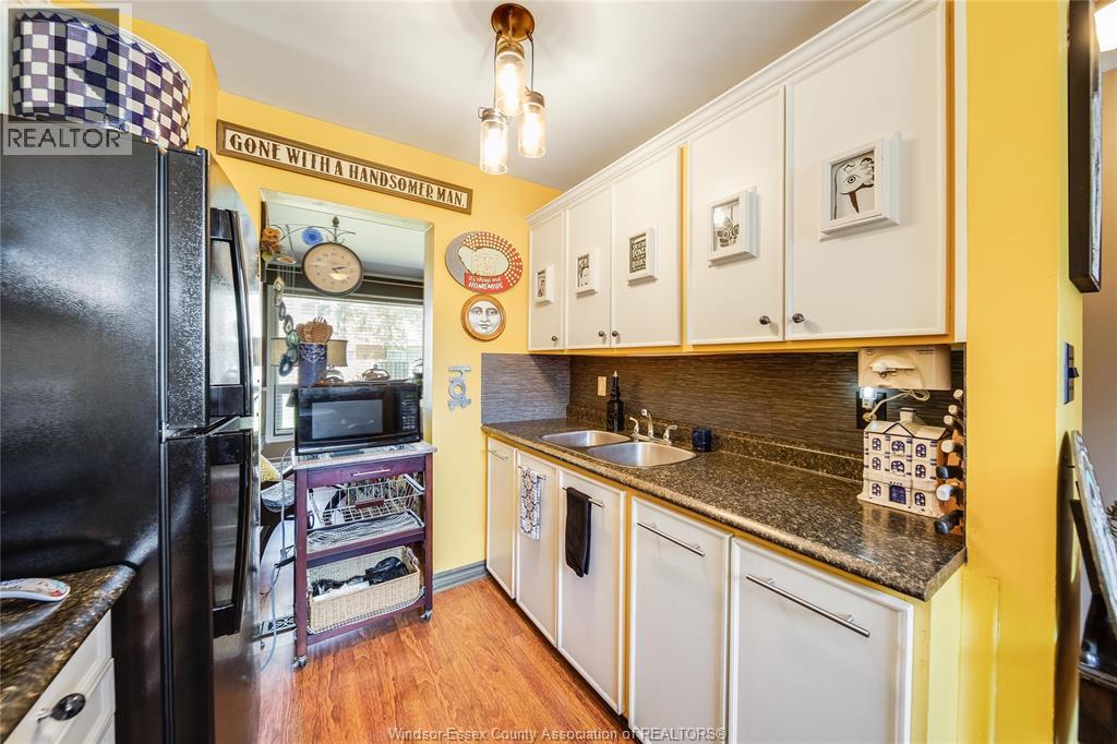 5492 Lassaline Ave #4 Property Photo 5