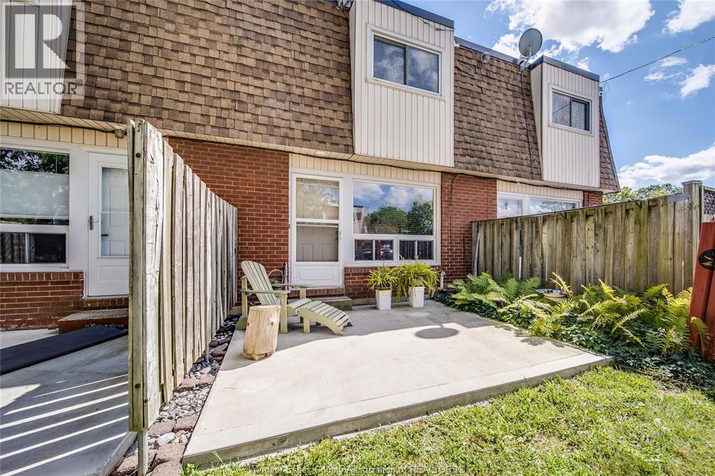 5492 Lassaline Ave #4 Property Photo 22