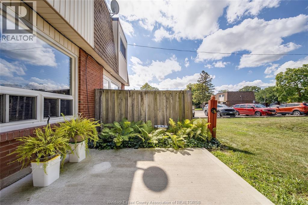 5492 Lassaline Ave #4 Property Photo 25