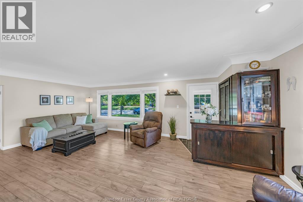 22 Danforth Property Photo 14