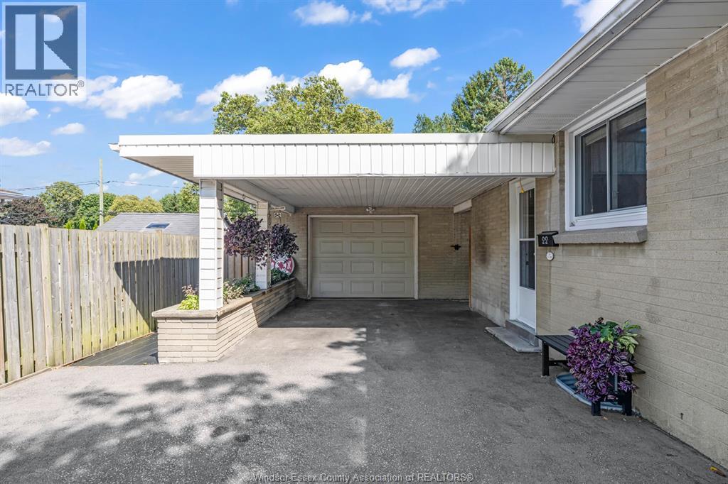 22 Danforth Property Photo 31