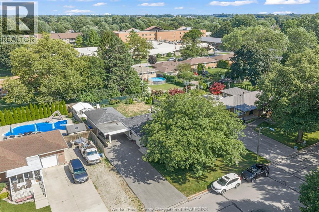 22 Danforth Property Photo 47