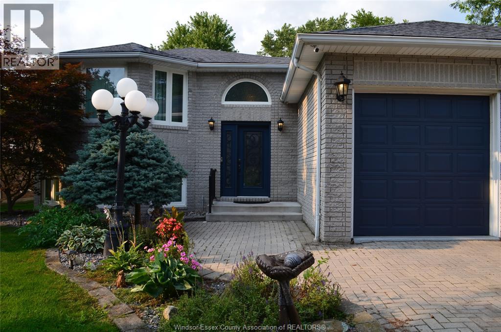 1270 Woodmont Crescent Property Photo 2