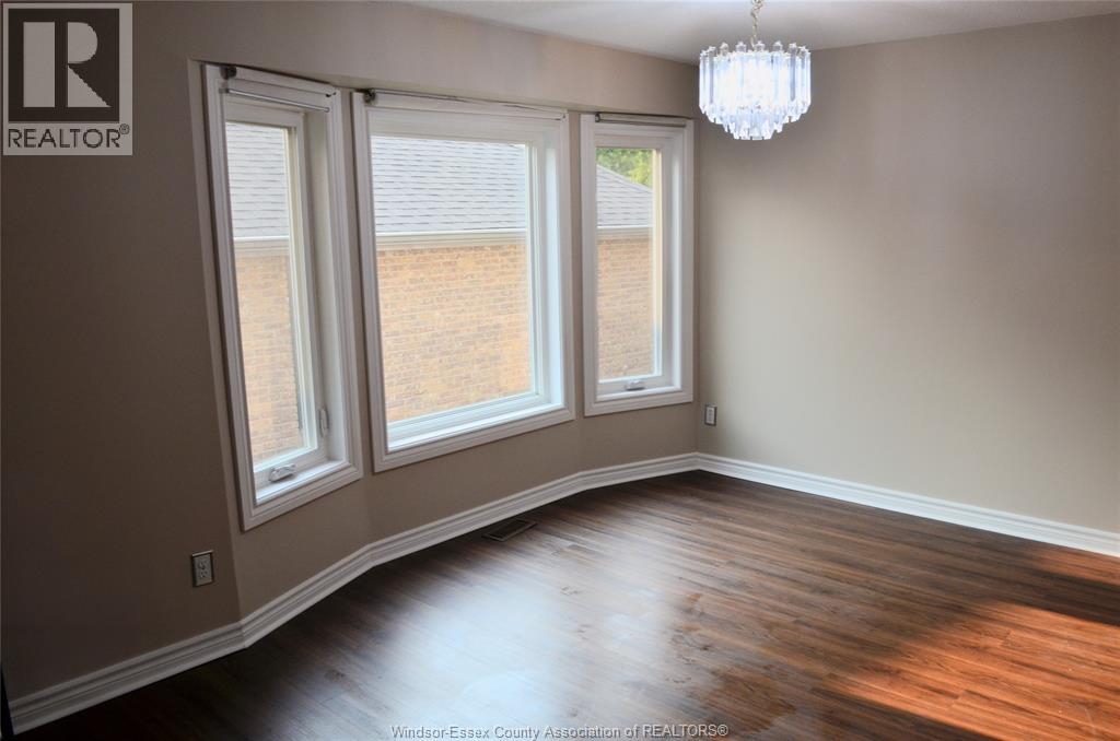 1270 Woodmont Crescent Property Photo 4