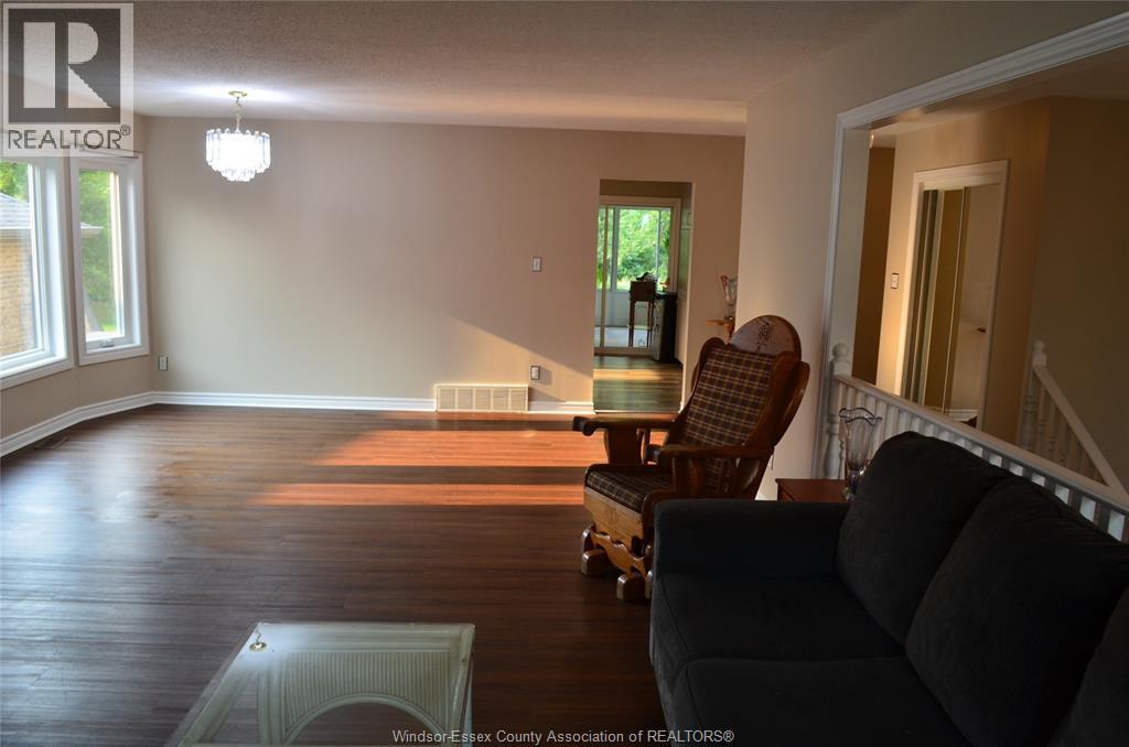 1270 Woodmont Crescent Property Photo 5