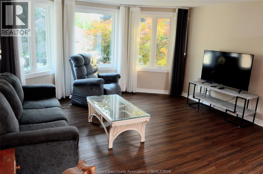 1270 Woodmont Crescent Property Photo 6