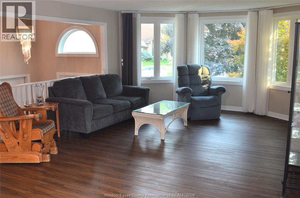 1270 Woodmont Crescent Property Photo 7