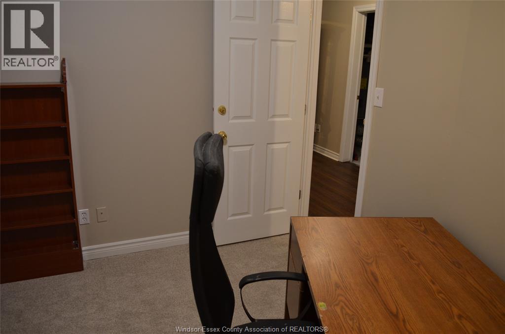1270 Woodmont Crescent Property Photo 20