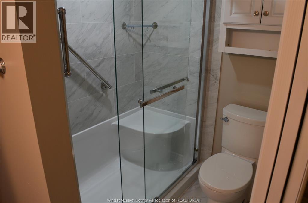 1270 Woodmont Crescent Property Photo 23