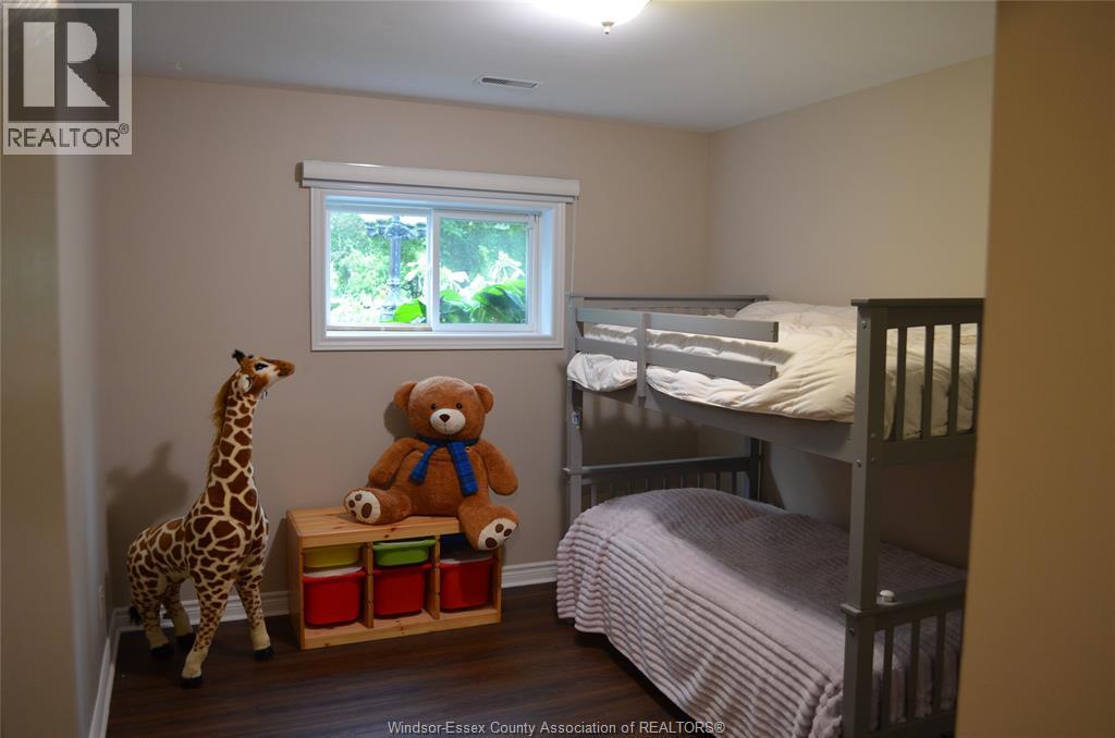1270 Woodmont Crescent Property Photo 29