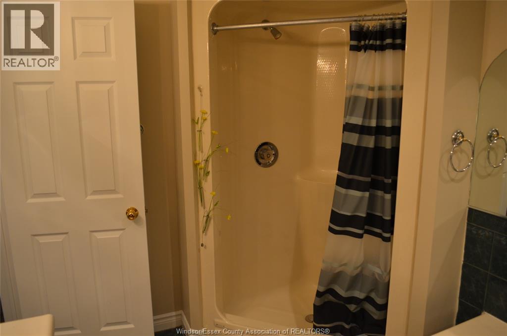 1270 Woodmont Crescent Property Photo 32