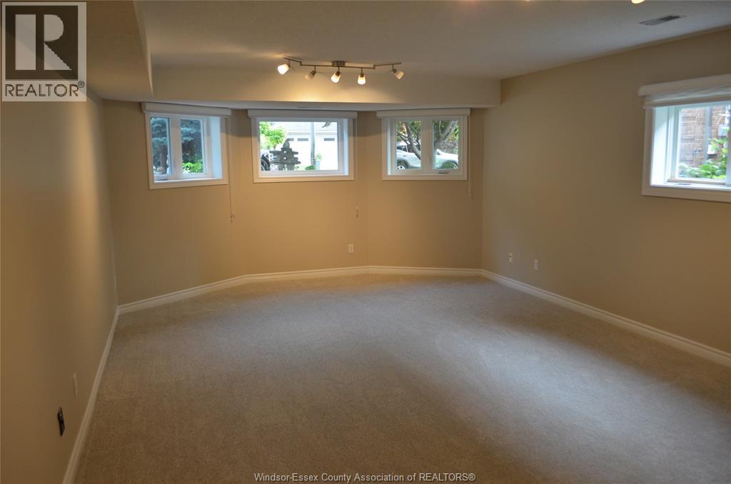 1270 Woodmont Crescent Property Photo 36