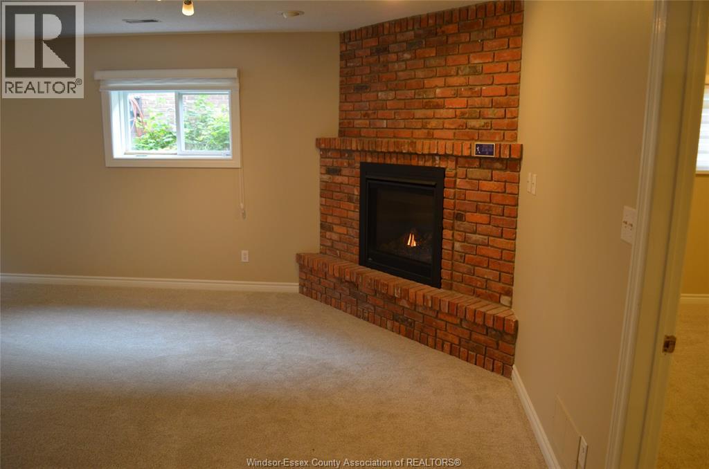 1270 Woodmont Crescent Property Photo 37