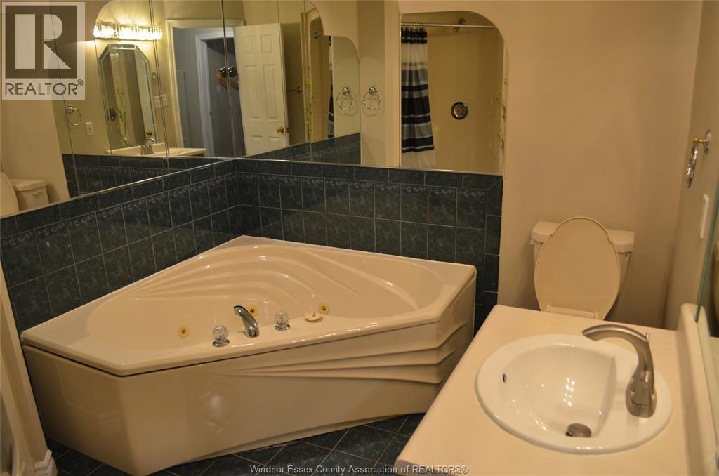 1270 Woodmont Crescent Property Photo 40