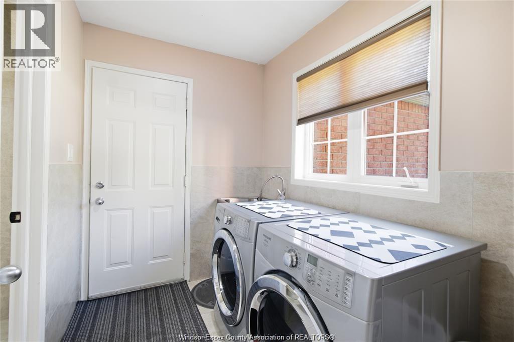 936 North Talbot Road Property Photo 10