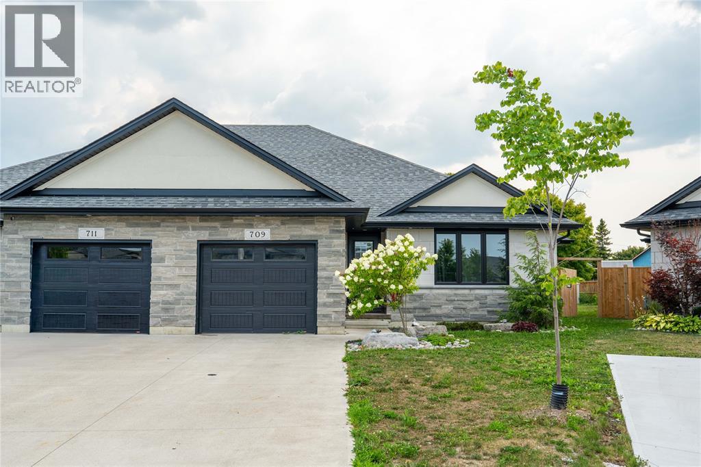 709 Ferdinands Crescent Property Photo 1