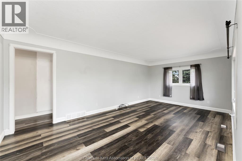 864 Mcnaughton Avenue East Property Photo 16