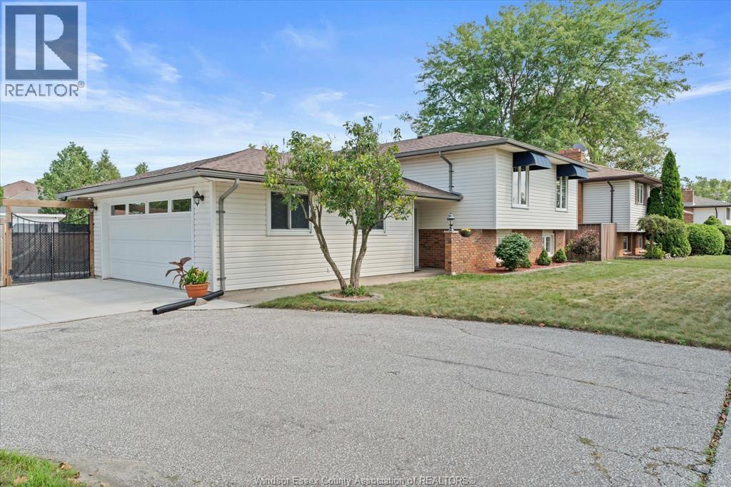2402 St. Alphonse AVENUE Property Photo 1