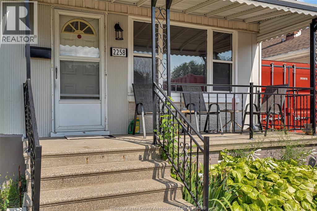 2258 Parkwood Property Photo 1
