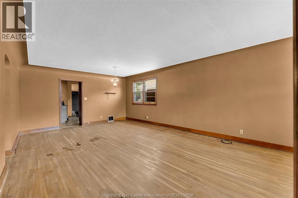2258 Parkwood Property Photo 6