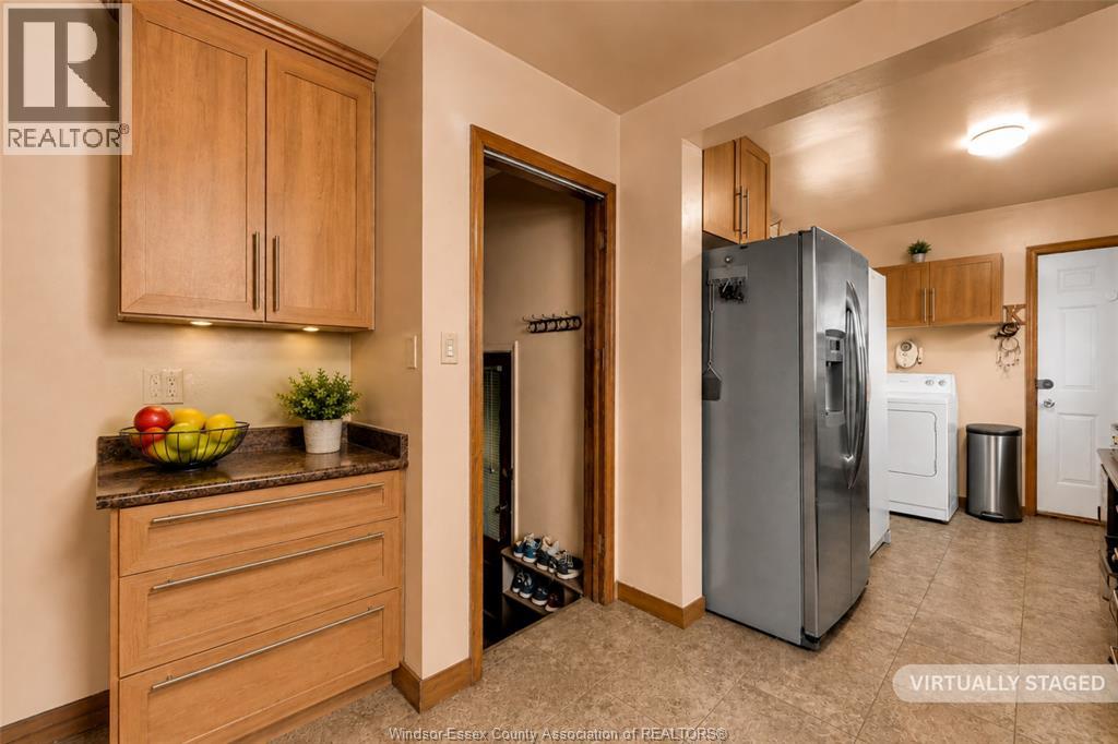 2258 Parkwood Property Photo 8