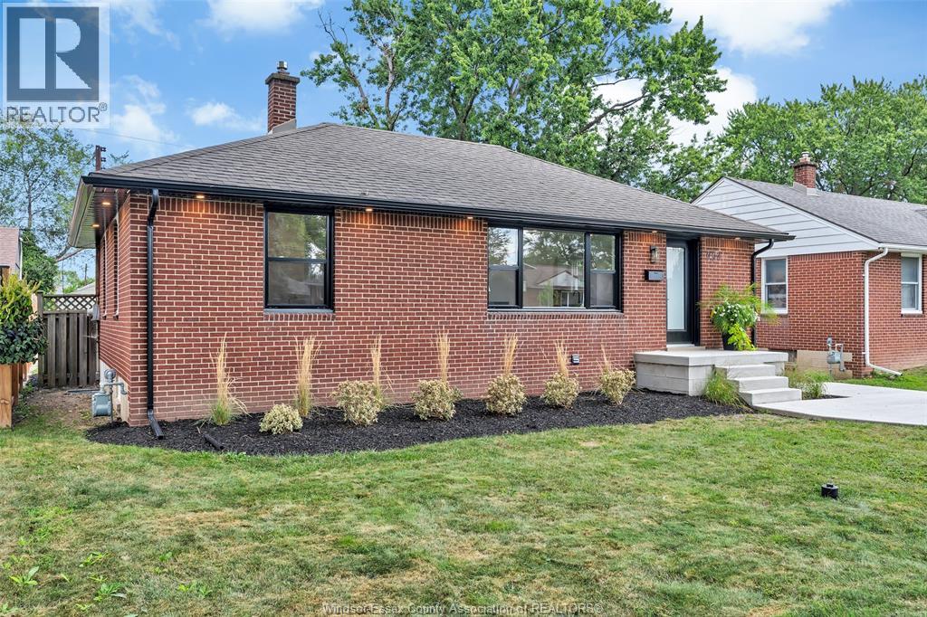 994 Isabelle Property Photo 3