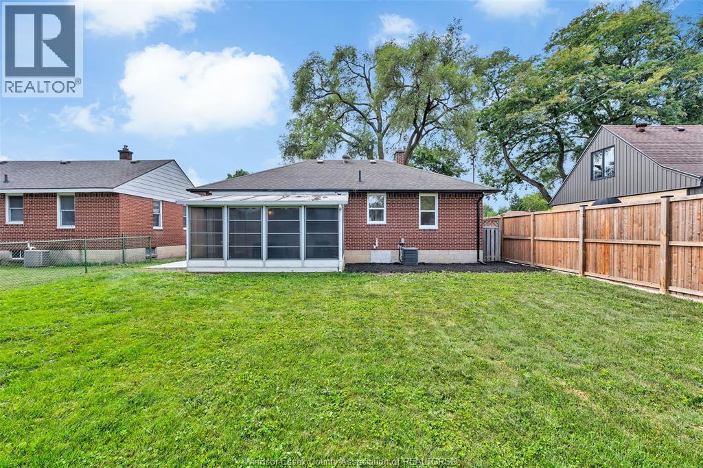 994 Isabelle Property Photo 27