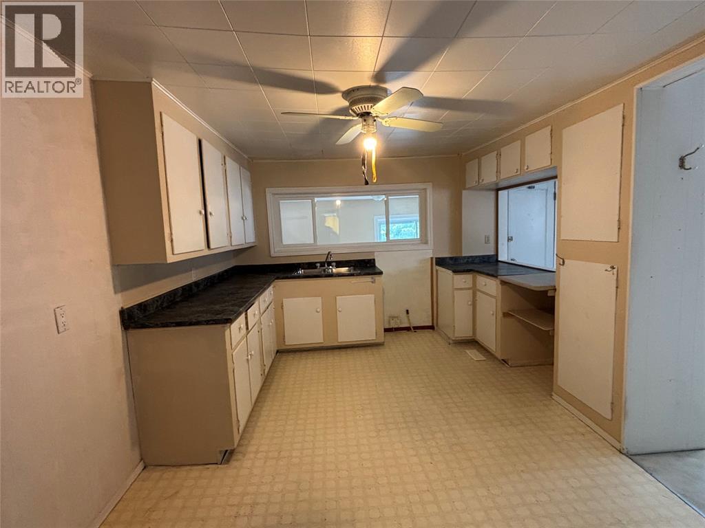 273 Emma Street Property Photo 8