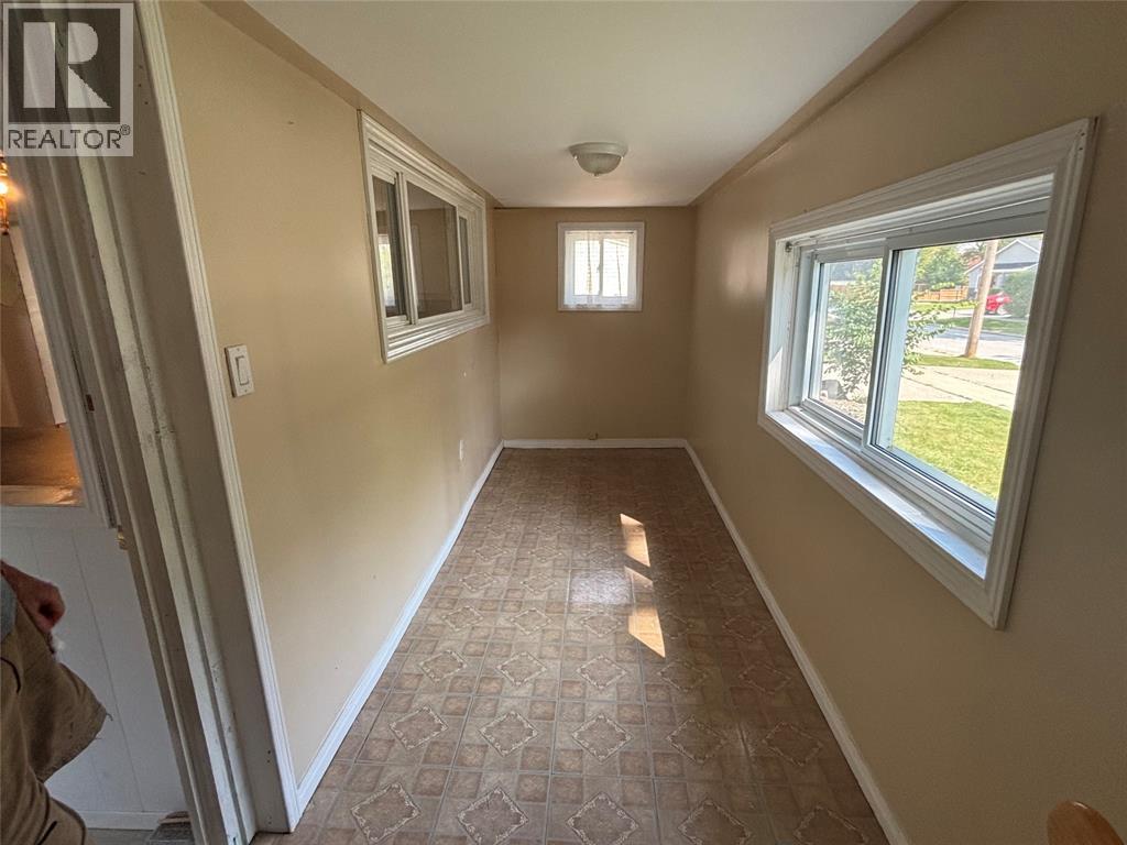 273 Emma Street Property Photo 10