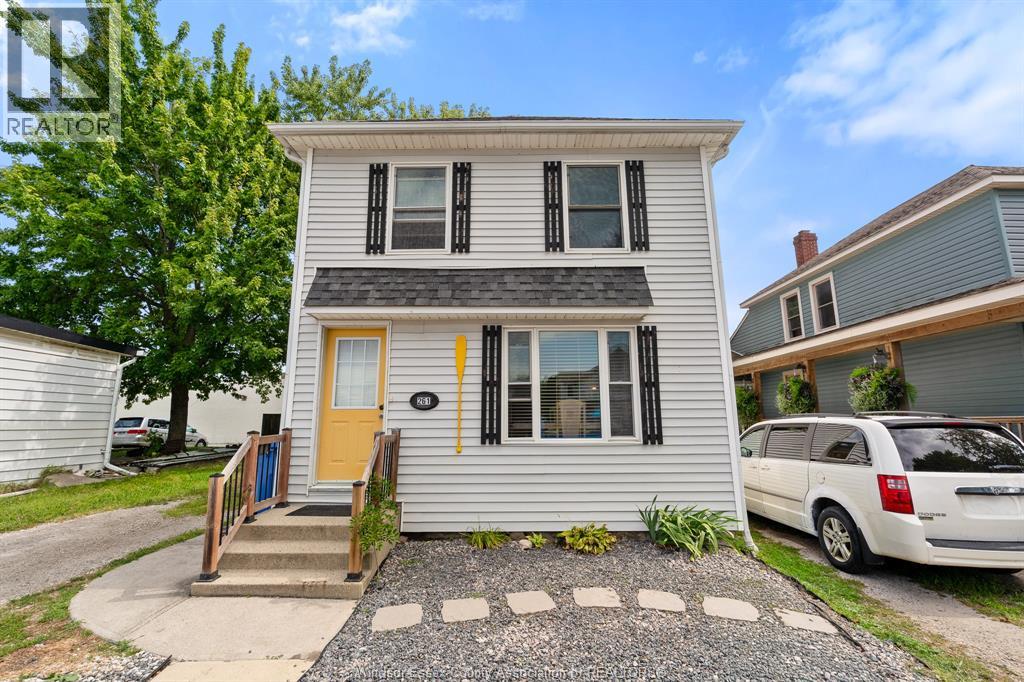 261 Bathurst STREET