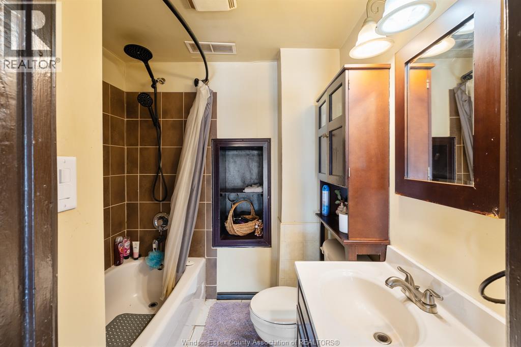 261 Bathurst Street Property Photo 23