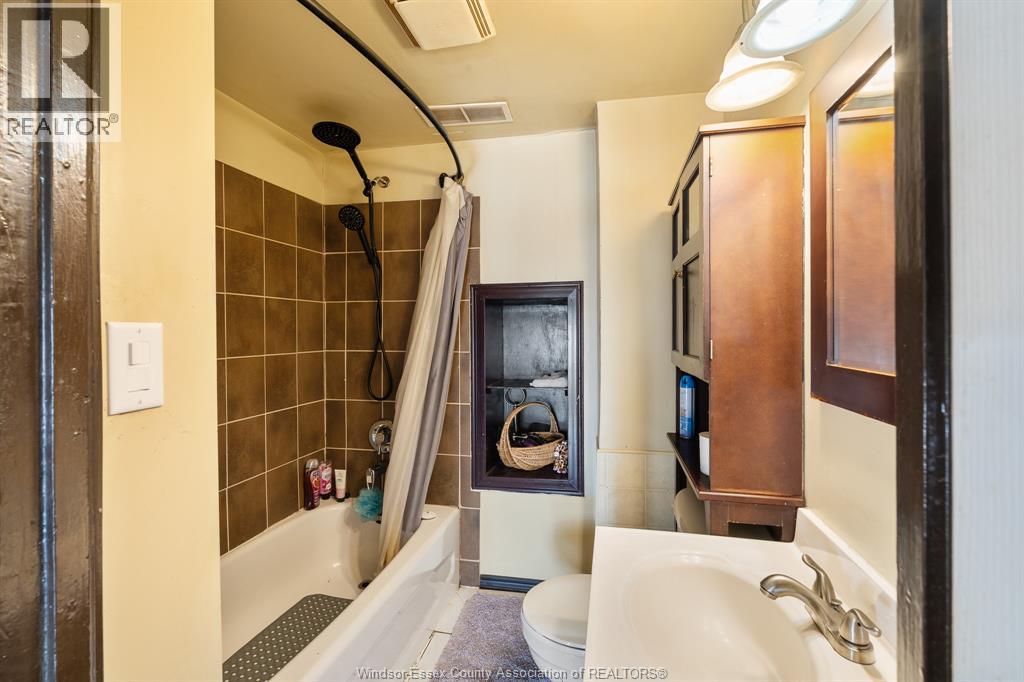 261 Bathurst Street Property Photo 24