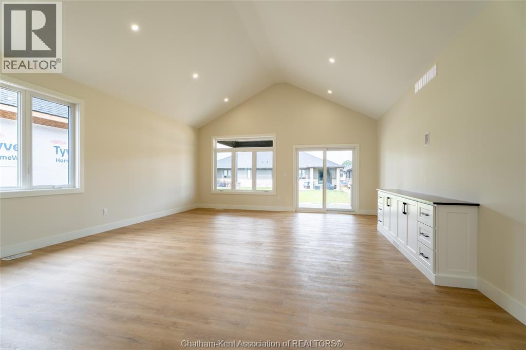 56 Lantern Lane Property Photo 8