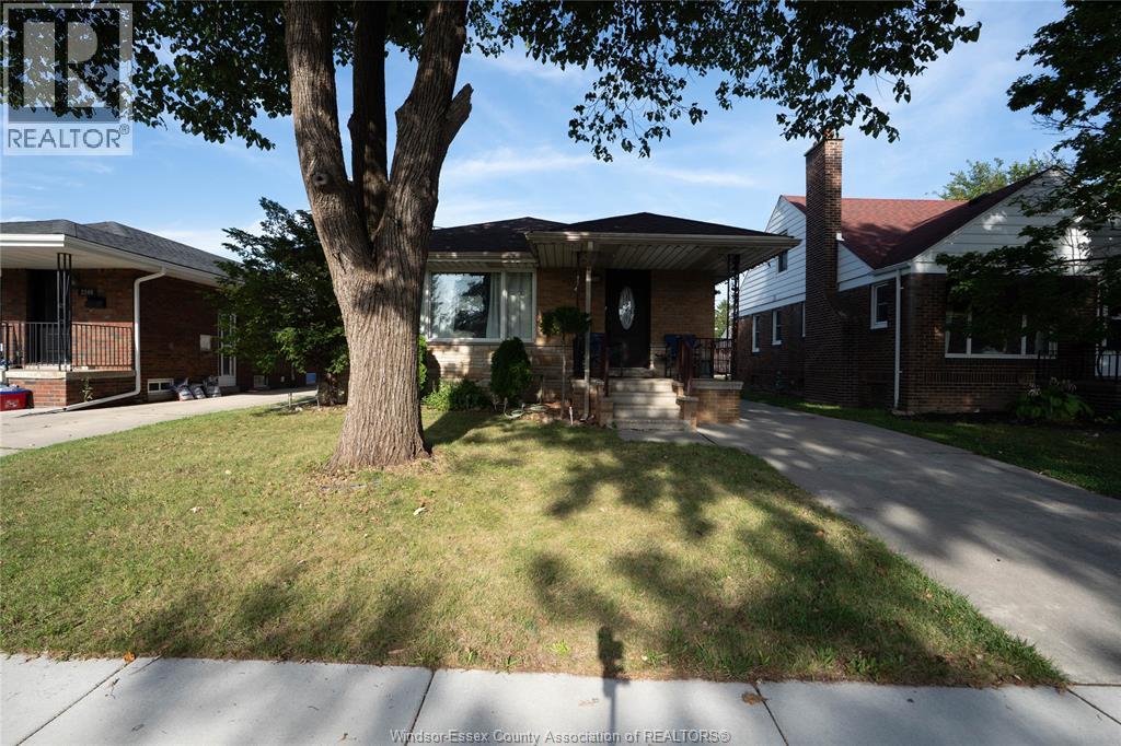 2250 Woodlawn Avenue Property Photo 1