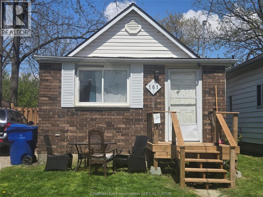 161 Wellington STREET East Property Photo 1