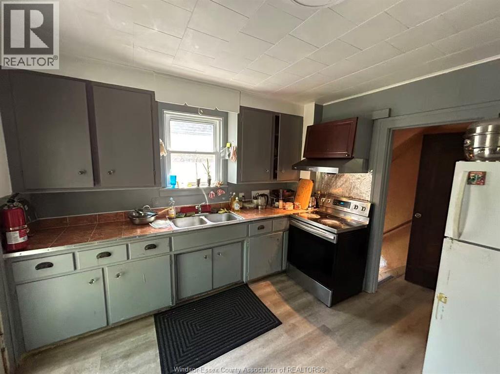 522 Askin Property Photo 7
