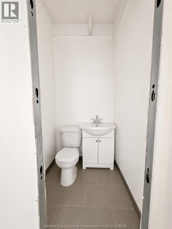 2451 Tecumseh Road West Unit# B Property Photo 11