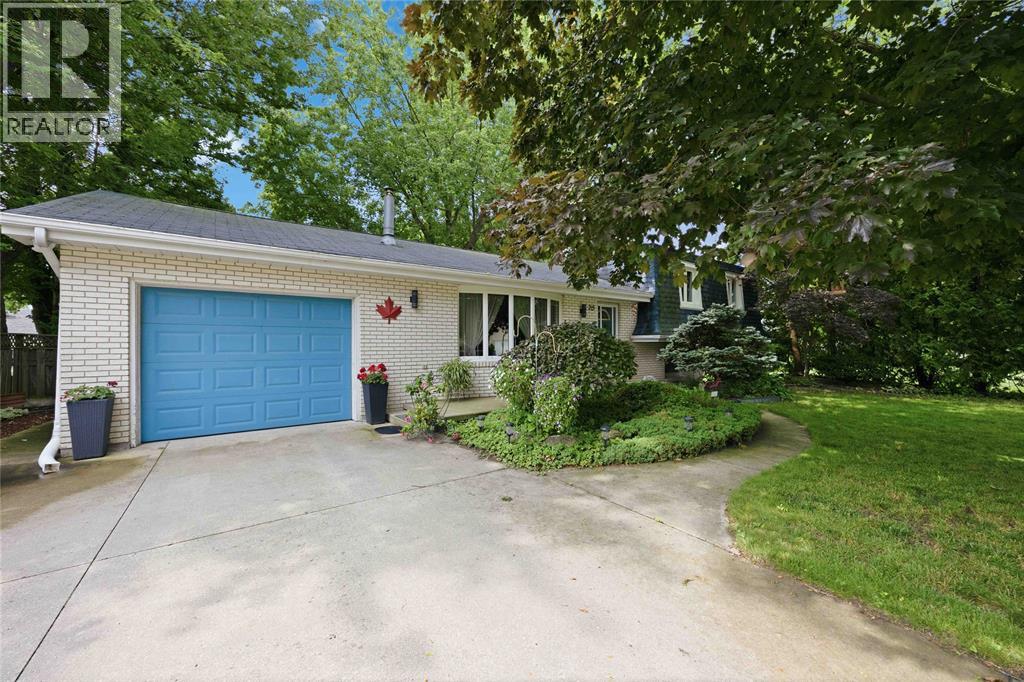 215 Turnbull Avenue Property Photo 2
