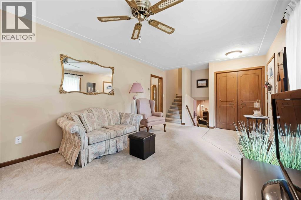 215 Turnbull Avenue Property Photo 8
