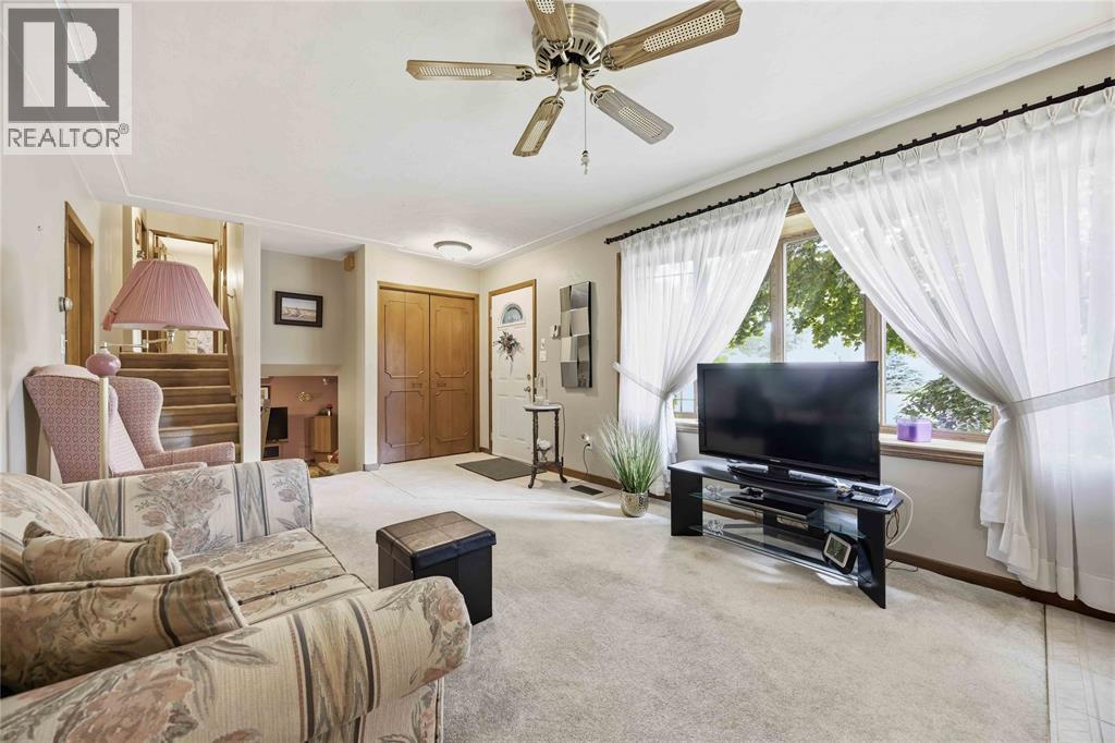 215 Turnbull Avenue Property Photo 9