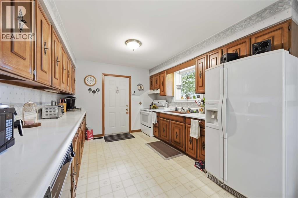 215 Turnbull Avenue Property Photo 12