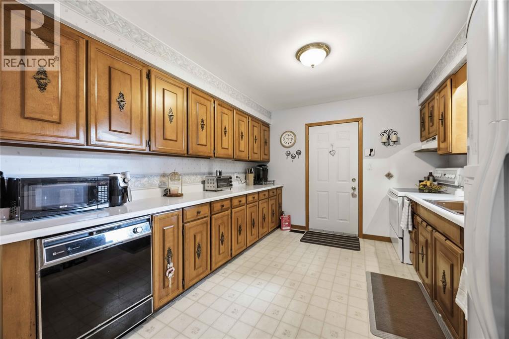 215 Turnbull Avenue Property Photo 13
