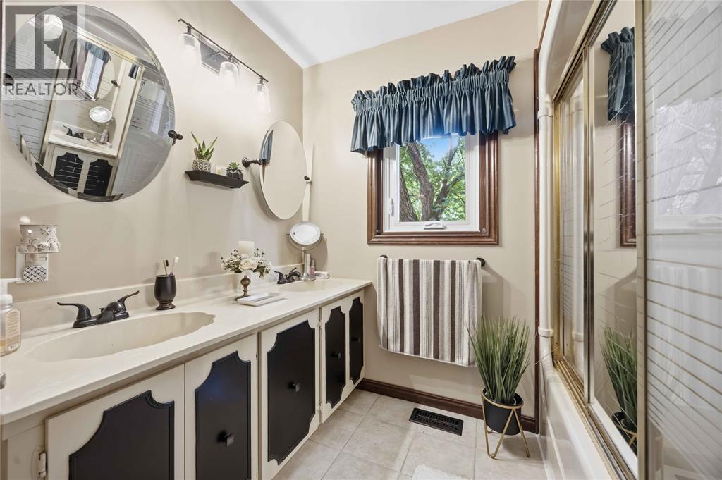 215 Turnbull Avenue Property Photo 16