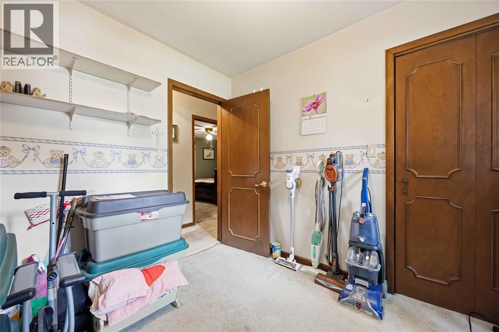 215 Turnbull Avenue Property Photo 20