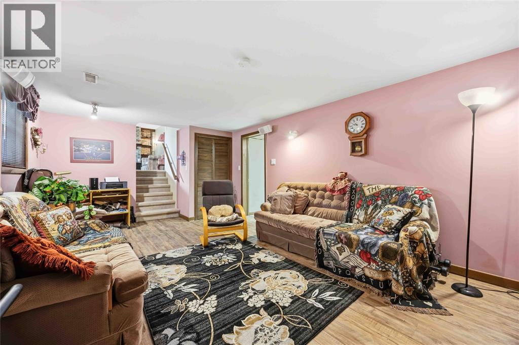 215 Turnbull Avenue Property Photo 26