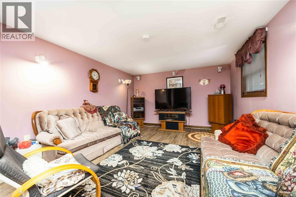 215 Turnbull Avenue Property Photo 27