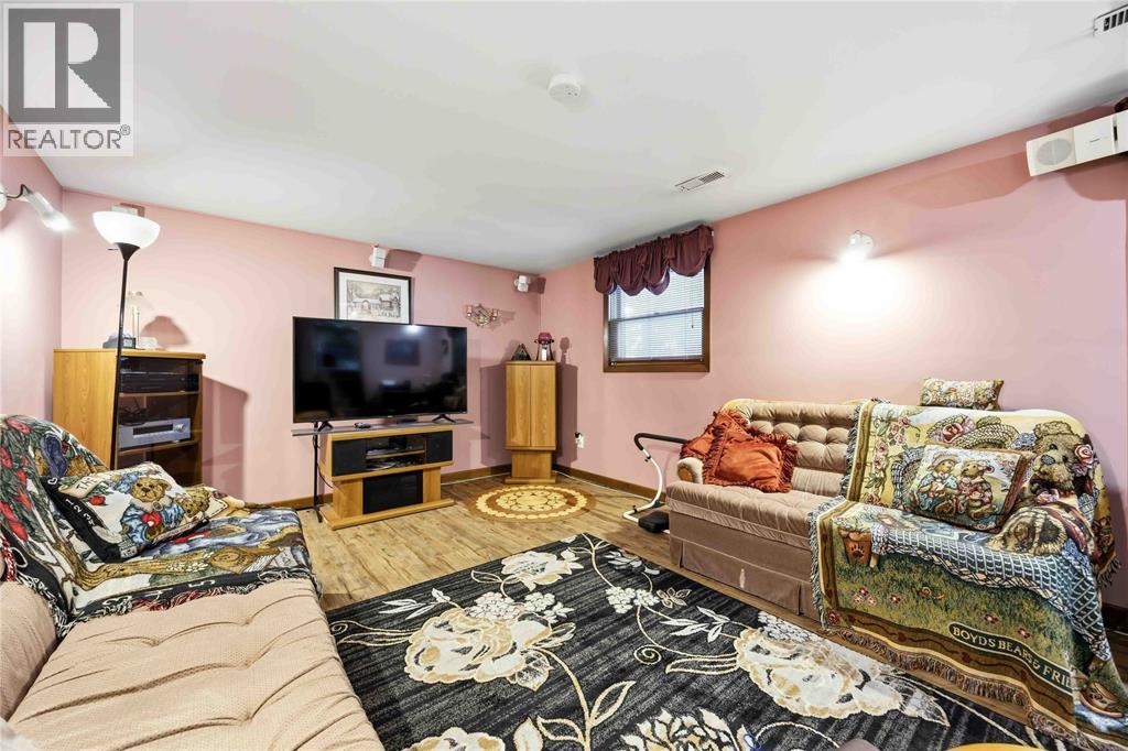 215 Turnbull Avenue Property Photo 28