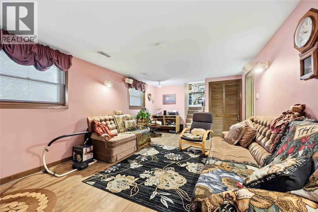 215 Turnbull Avenue Property Photo 29