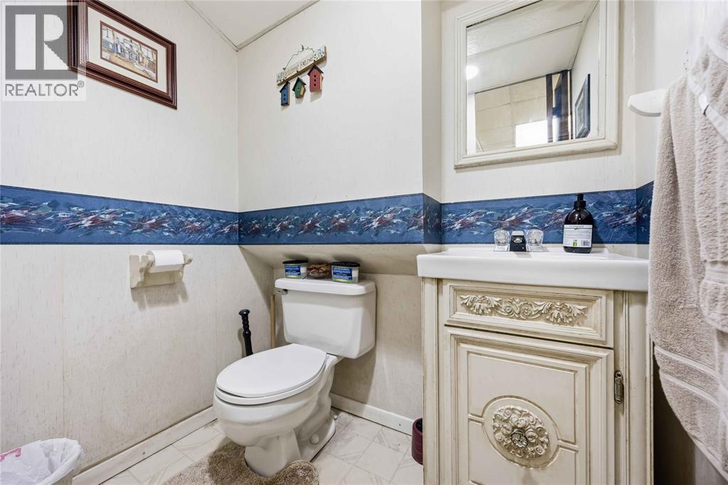 215 Turnbull Avenue Property Photo 32